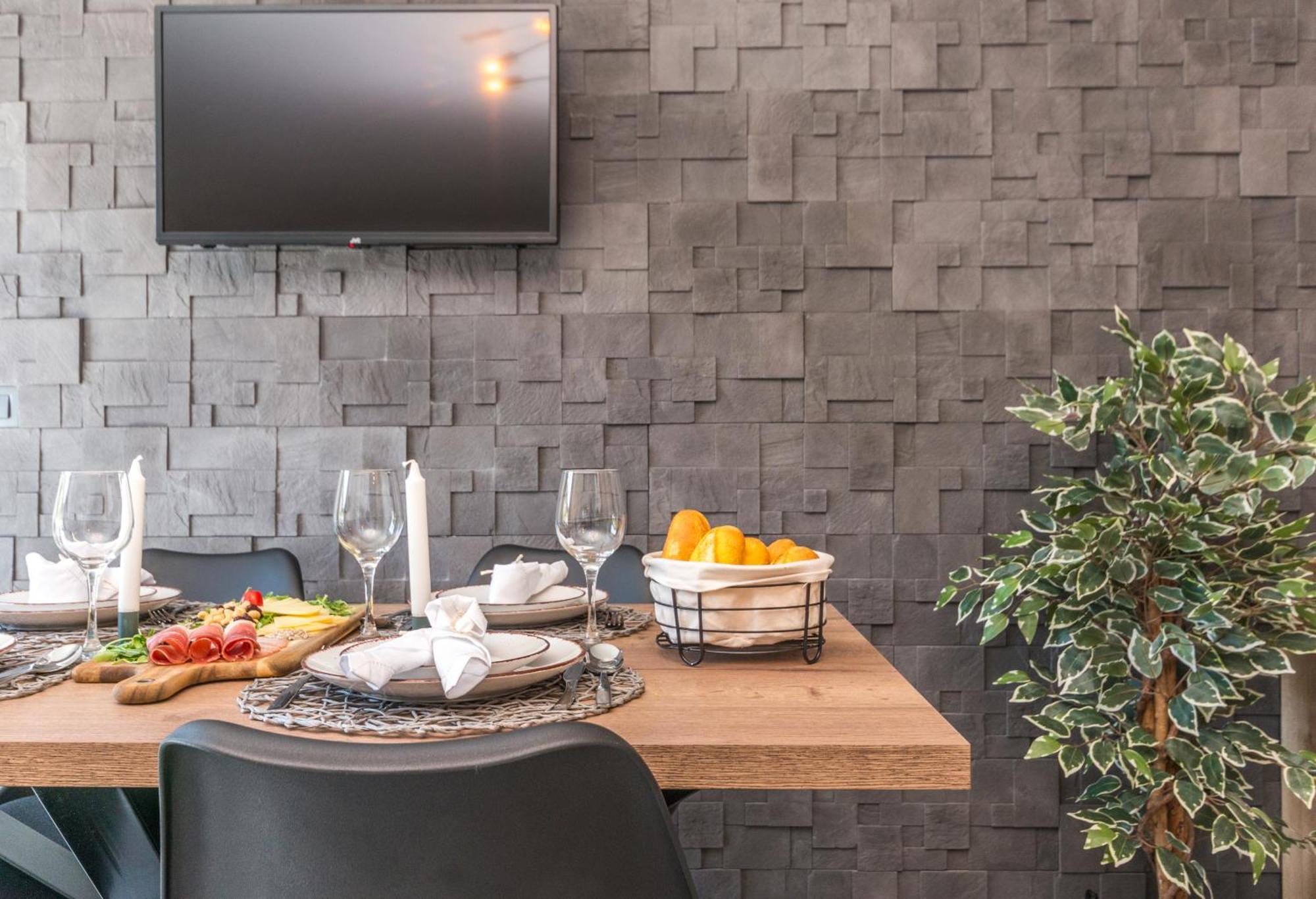 Marilu Luxury Apartments Drage Room photo